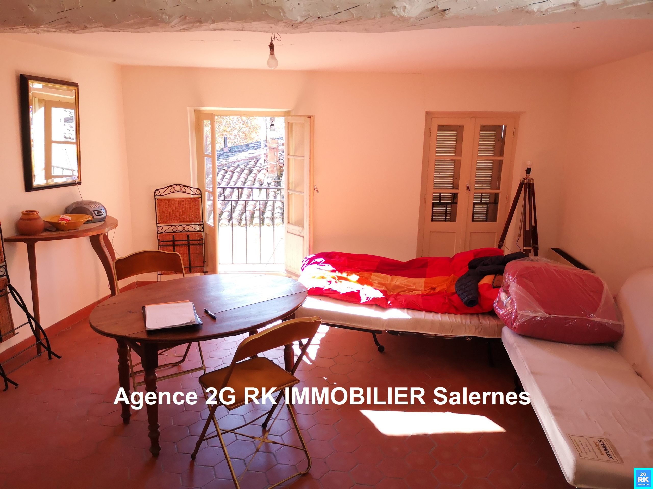 Appartement F2 en duplex, 45 m² + terrasse, centre Salernes.