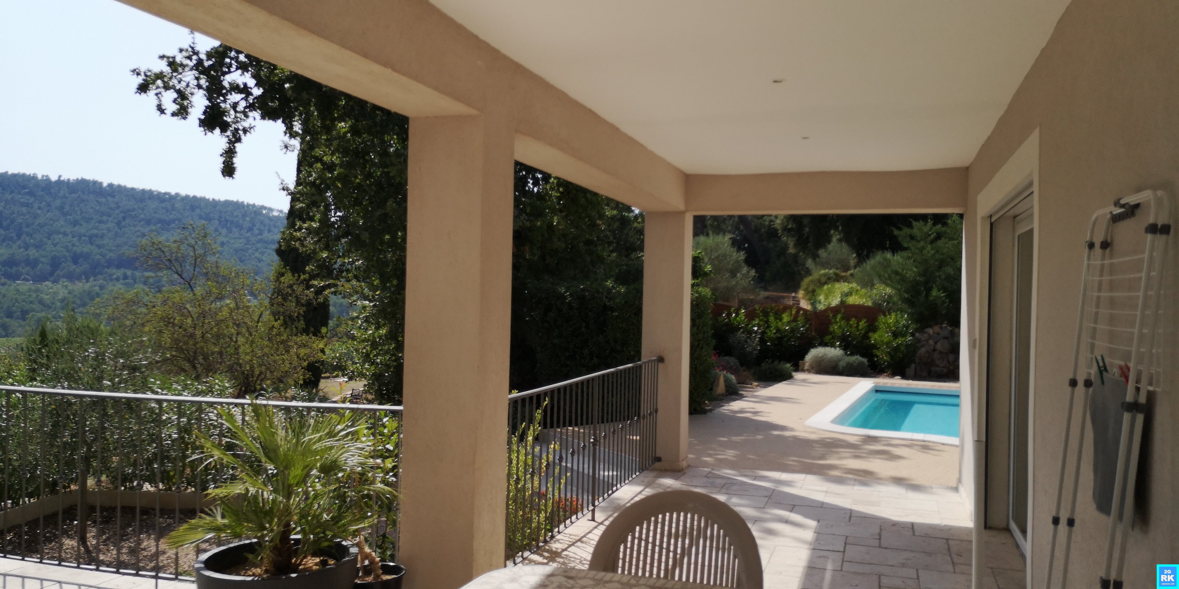 Superbe villa 150 m² 3 ch + T1 indépendant +piscine.